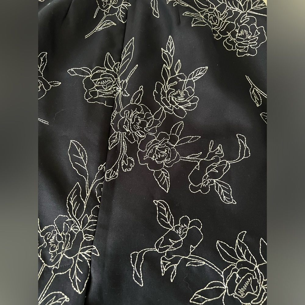 Ann Taylor Floral Embroidered Navy Lined Skirt NWT, Size 2P - Picture 11 of 14